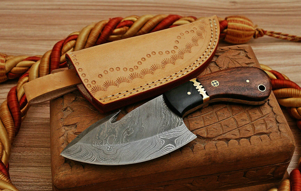 CUSTOM HANDMADE DAMASCUS GUTHOOK HUNTING KNIFE Handle Material: Bull Horn / Rose Wood / Brass / Brass Pins