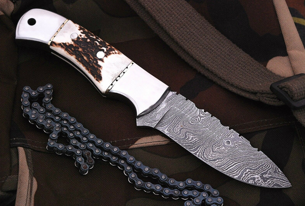 CUSTOM HANDMADE DAMASCUS STEEL HUNTING KNIFE HANDLE STAG HORN