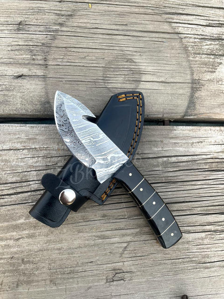 7.5" Inches HAND FORGED Full Tang Damascus steel Guthook Skinning Knife + leather sheath